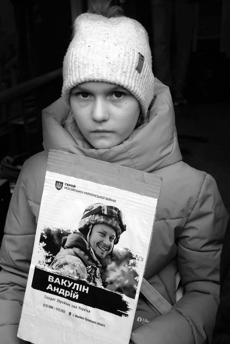 1740402013086-girl_ukr_bw